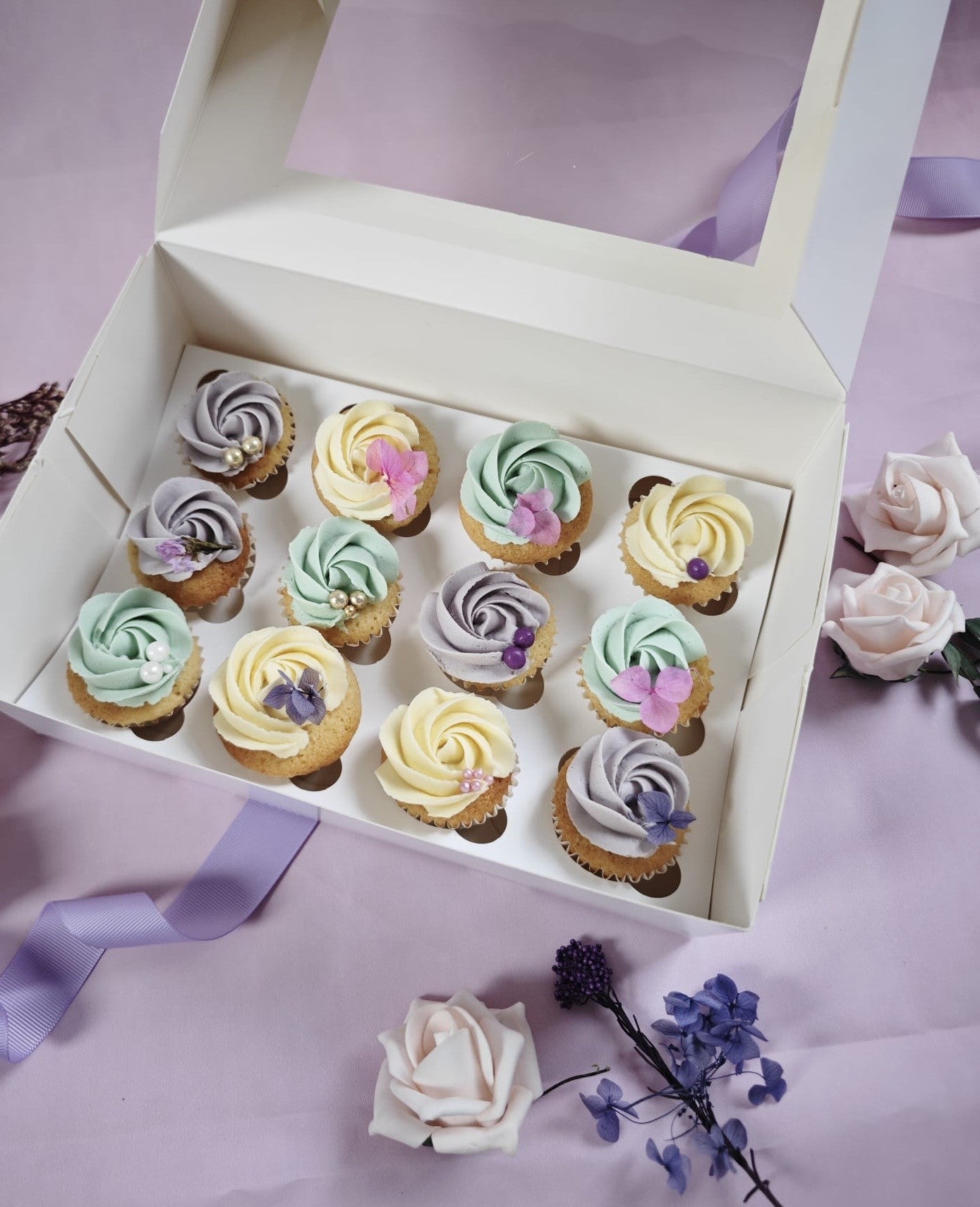 Mini Cupcakes Box of 12