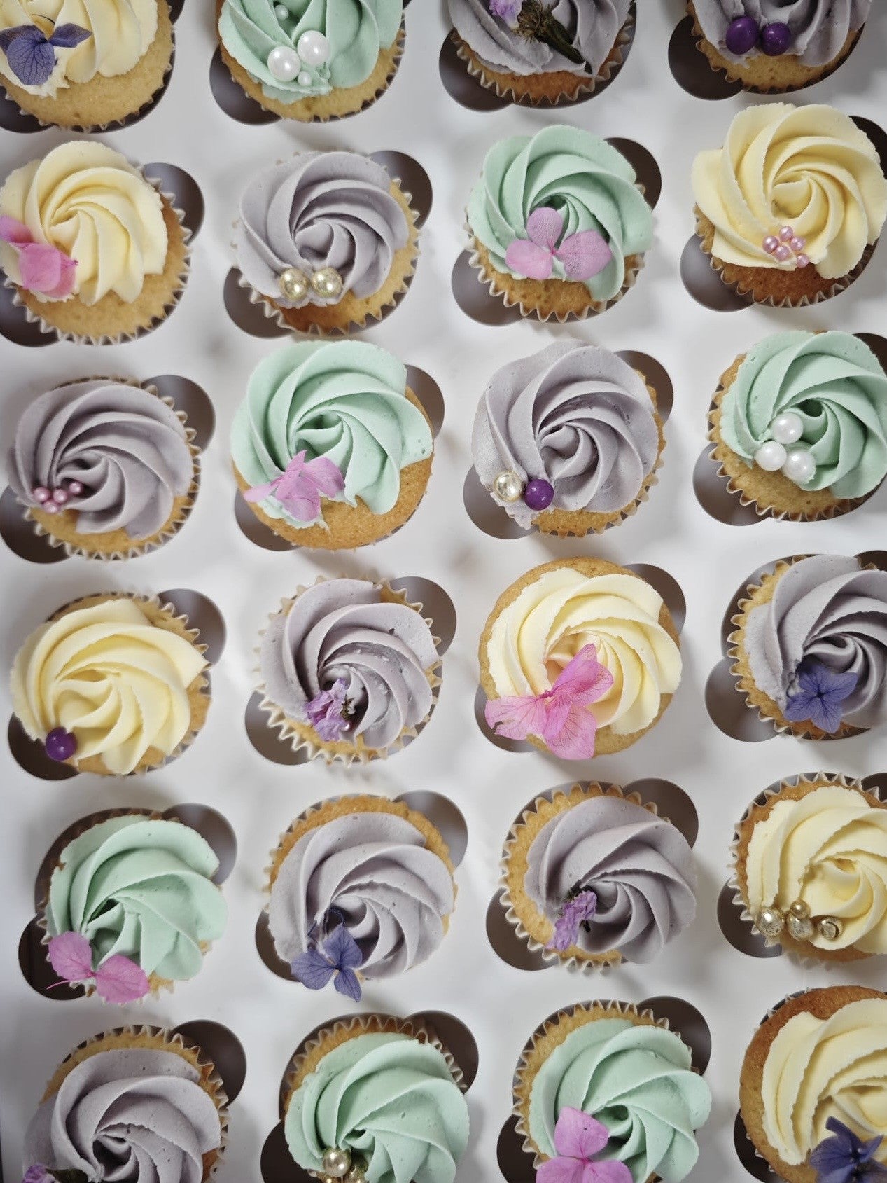 MINI CUPCAKES - Floral Pastels