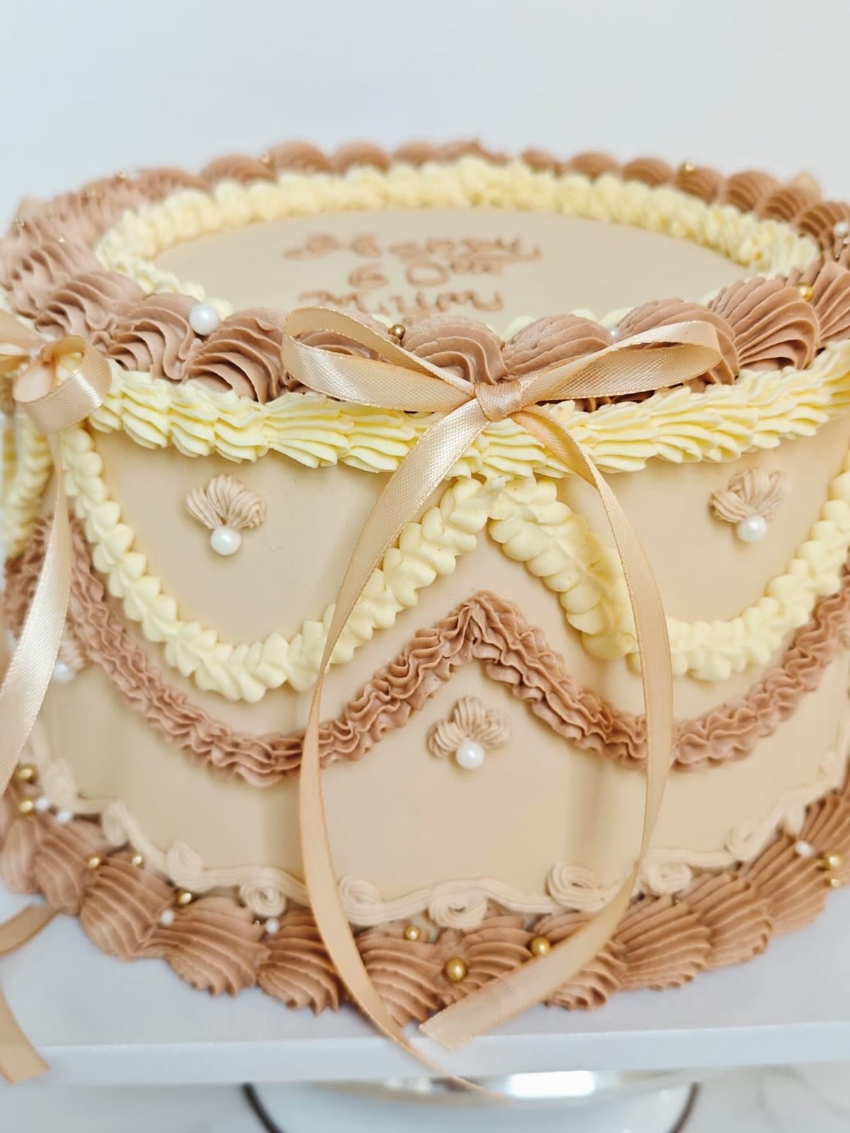 Vintage Round Cake - 8"
