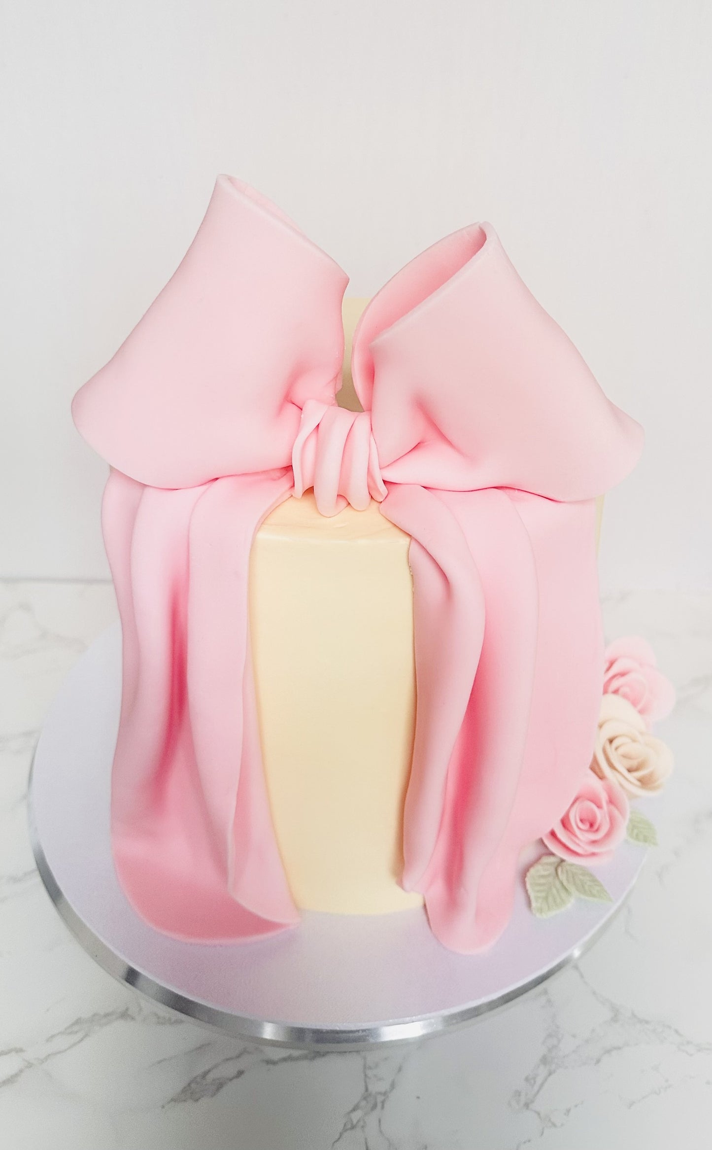 Bow cake
