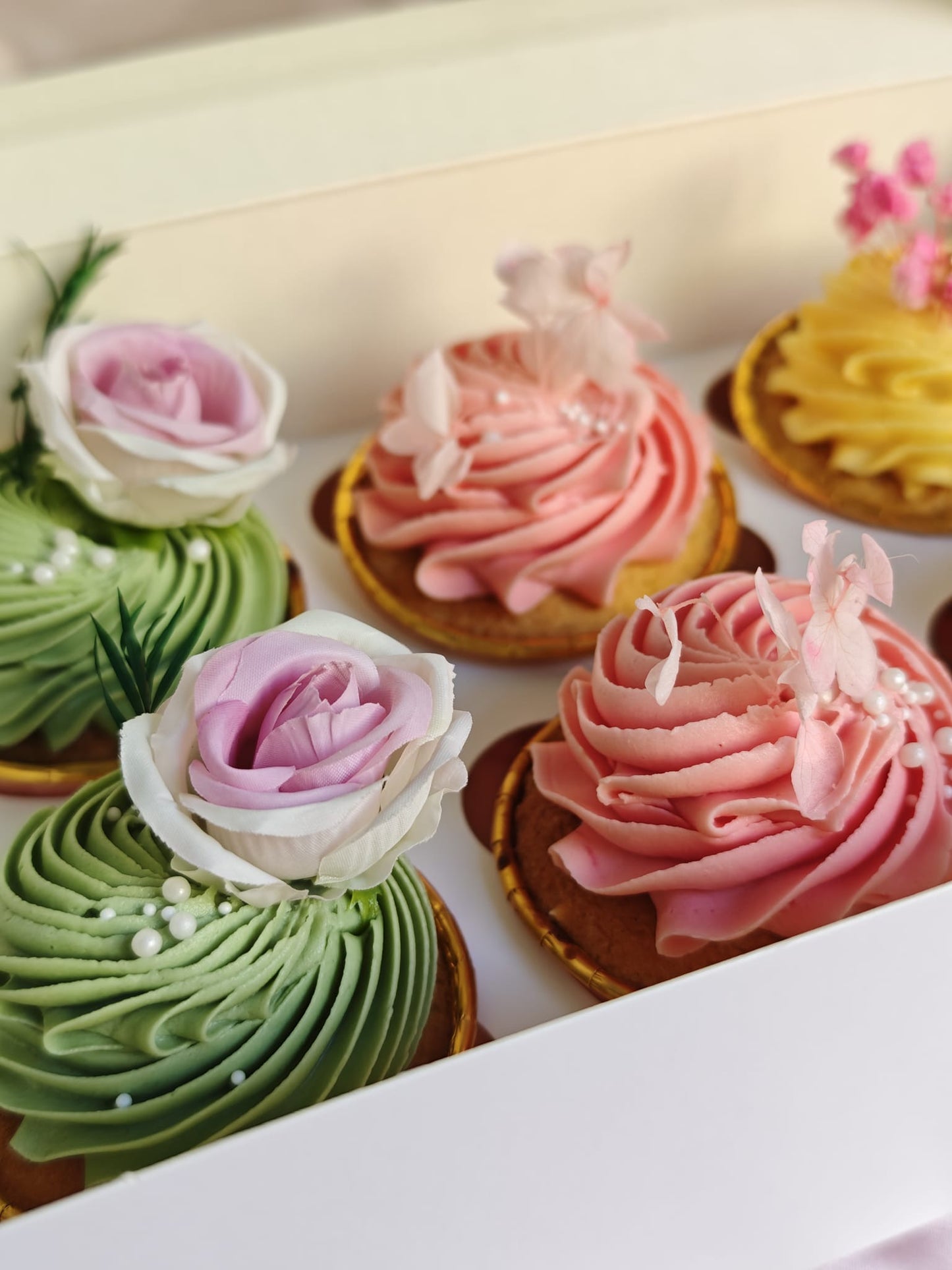Floral cupcakes