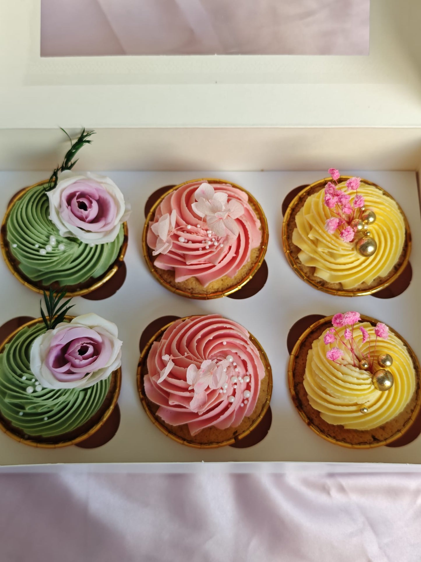 Floral cupcakes