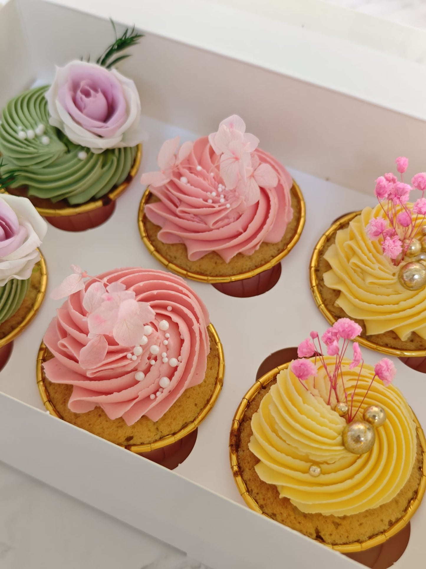 Floral cupcakes