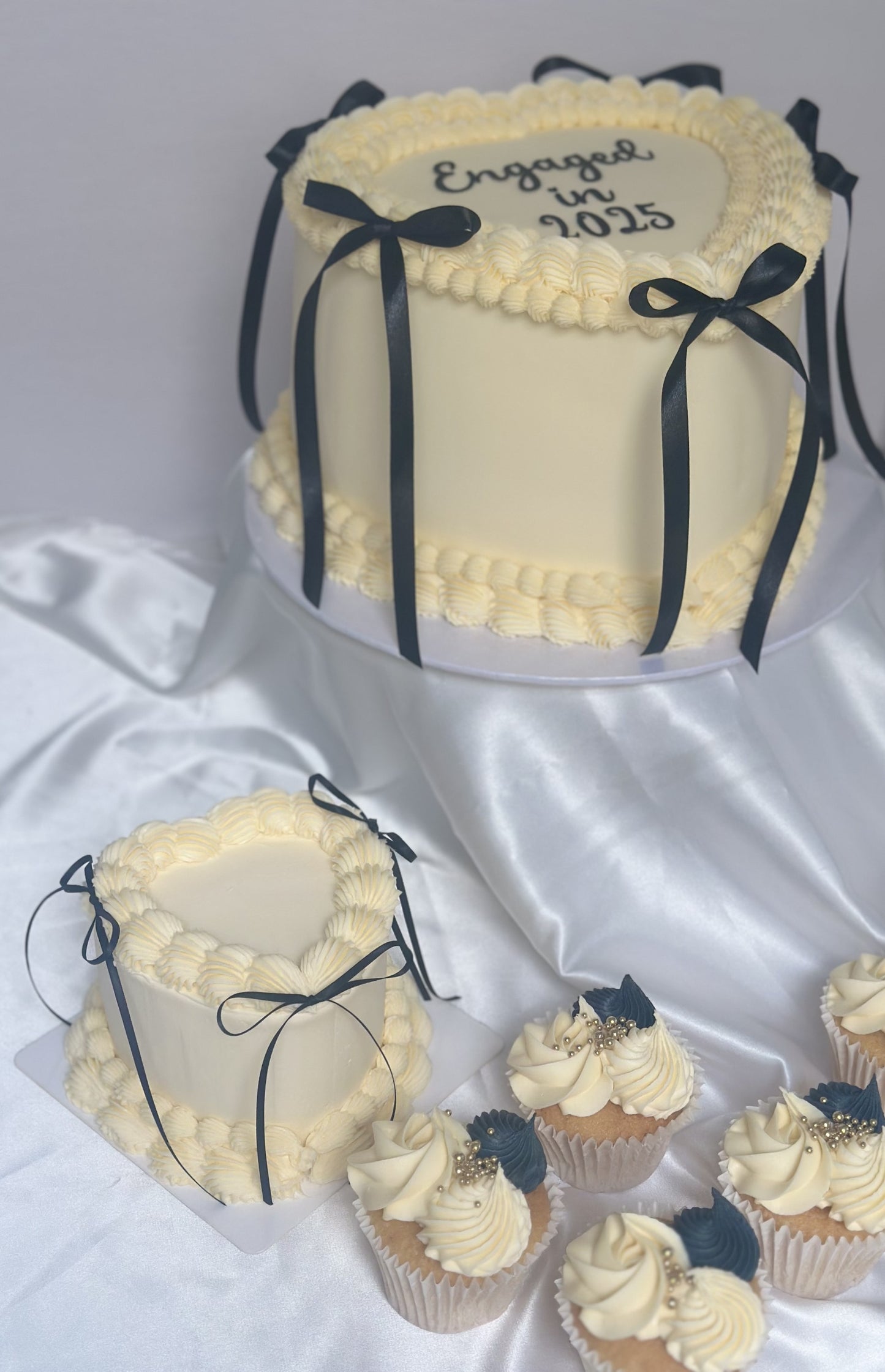 Vintage Heart Cake - Tall