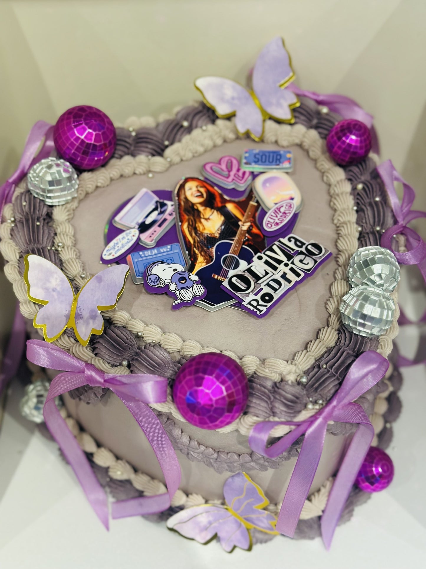 Vintage Heart Cake - Bespoke Themed