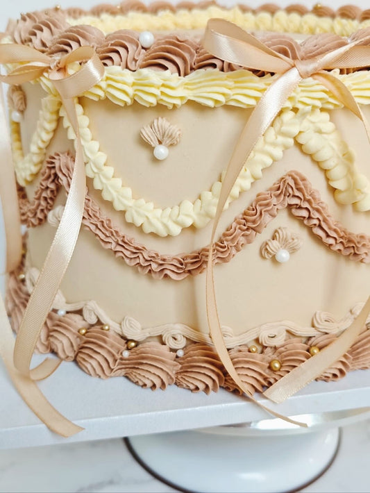 Vintage Round Cake - 8"